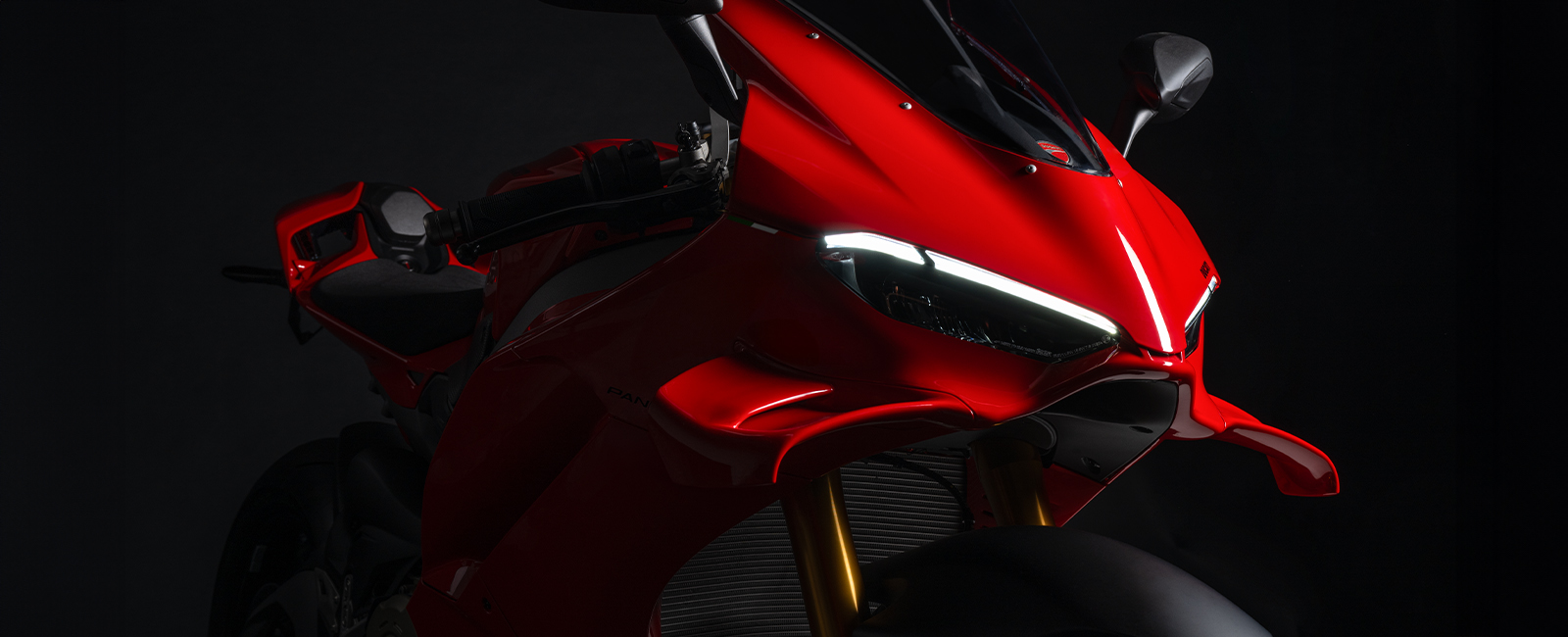 Ducati-MY25-Panigale-V4-overview-carousel-hero-link-1600x650-01