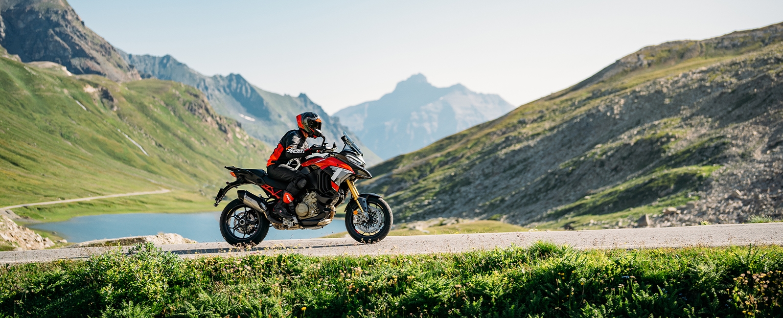 Ducati-MY25-Multistrada-V4-Pikes-Peak-overview-carousel-hero-link-1600x650-05